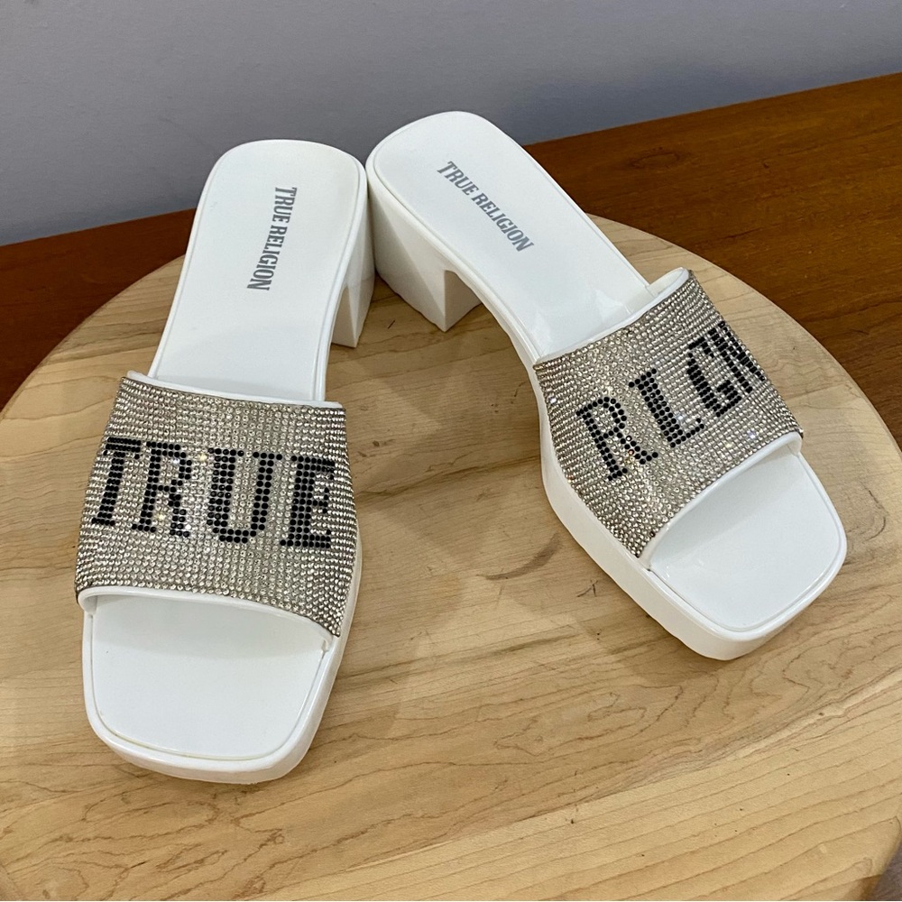 True Religion Rhinestone Bling Silver White Block Heel Sandals Women’s 9 US